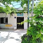 Guest house Cecilia 3*