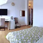 Guest house Cecilia 3*