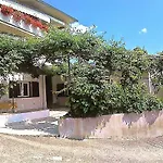 Cecilia Guest house