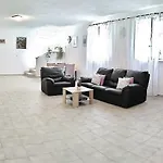 Cecilia Guest house