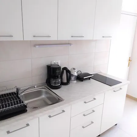 Guest house Cecilia 3*