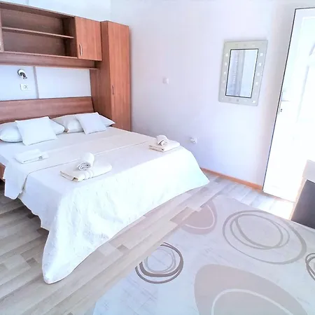 Cecilia Guest house 3*