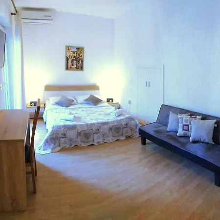 Guest house Cecilia 3*