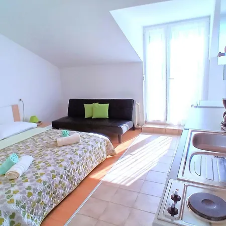 Guest house Cecilia 3*
