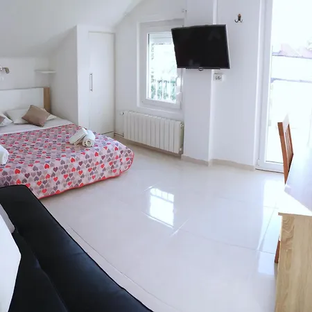 Cecilia Guest house 3*