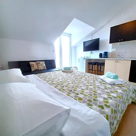 Guest house Cecilia 3*