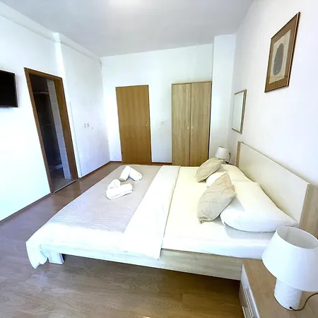 Pensión Cecilia 3*