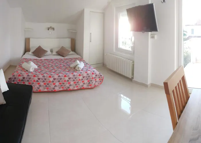 Cecilia 3* مالينسكا