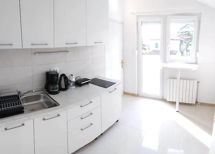 Cecilia 3* مالينسكا