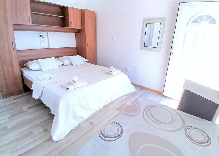 Cecilia بيت ضيافة 3*