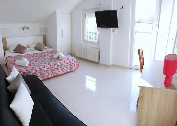 Cecilia بيت ضيافة 3*