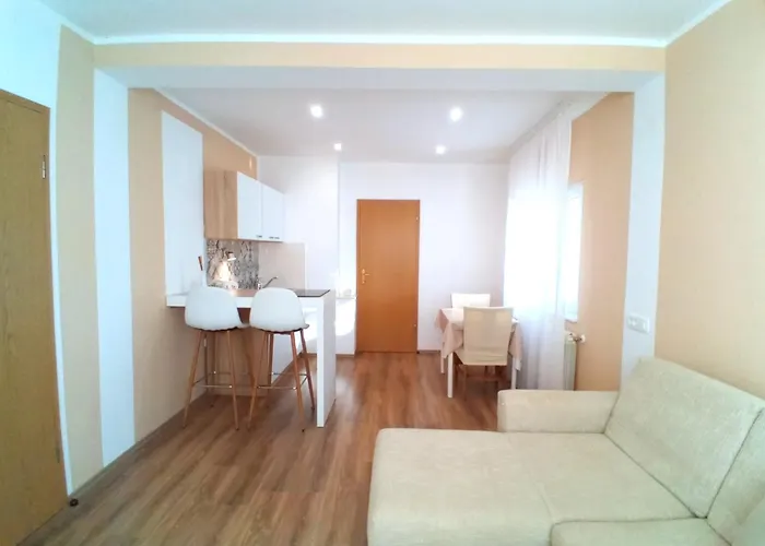 Cecilia 3* مالينسكا