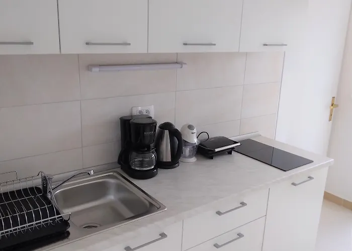 Cecilia 3* مالينسكا