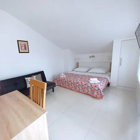 Casa de hóspedes Cecilia 3*